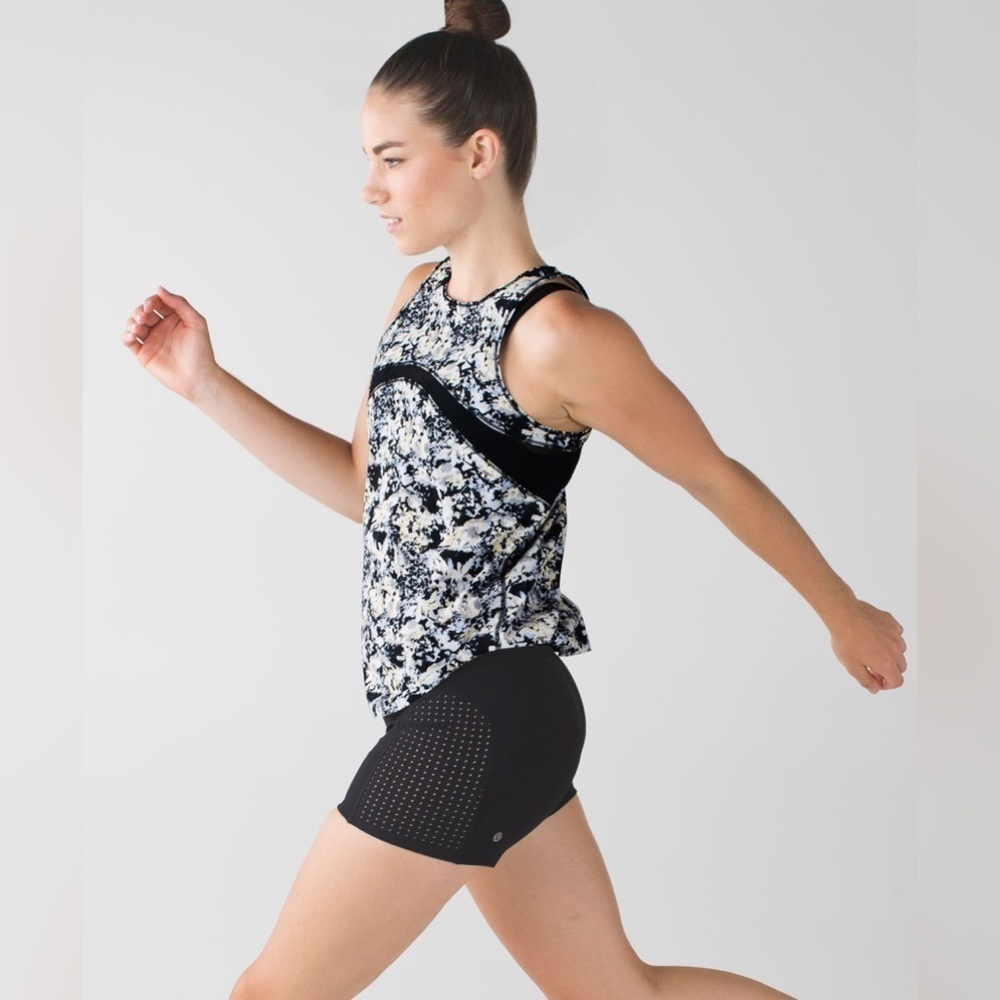 Lululemon Water Sun Runner Tank in Crosscourt Petal Black Clarity Yellow / Black